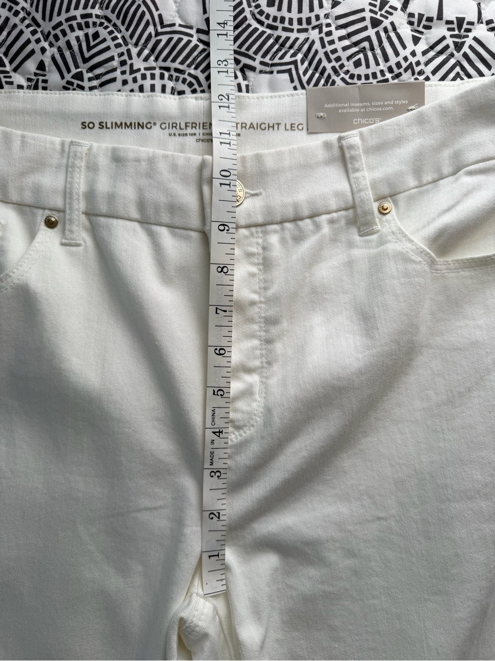 Chicos So Slimming Girlfriend Straight Leg Jeans White 10R 1.5R Alabaster NEW - Picture 9 of 16
